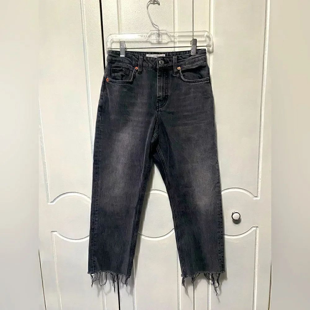 Topshop Straight Leg Jeans with Raw Hem size 26 Petite
